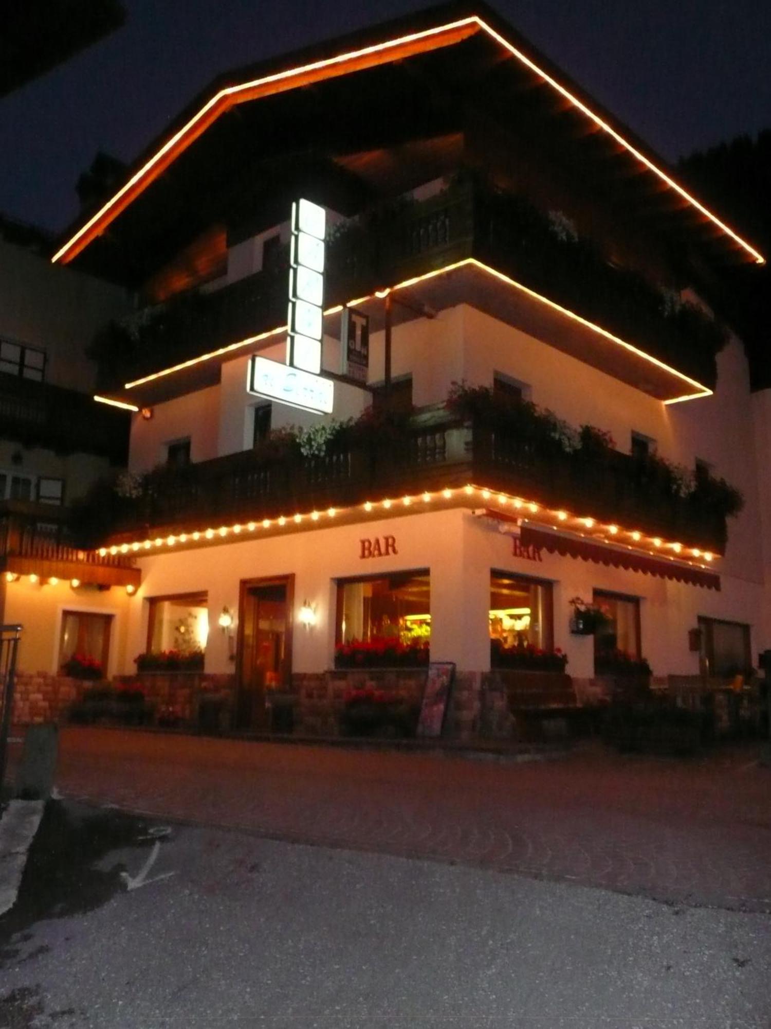 Hotel Garnì Ai Serrai Rocca Pietore Exterior foto